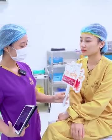 Ca nâng mũi vừa thực hiện xong ekip lên sóng cho cả nhà cùng theo dõi