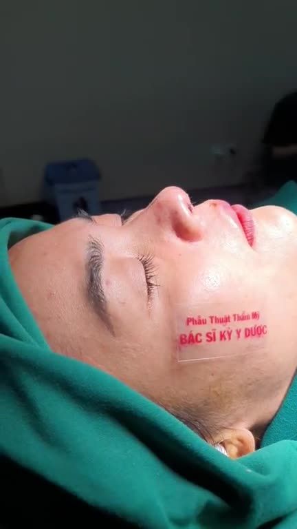 Là phụ nữ, ai rồi cũng sẽ thật xinh đẹp... Nếu không sở hữu nhan sắc "trời ban", bạn đừng vội bỏ cuộc.