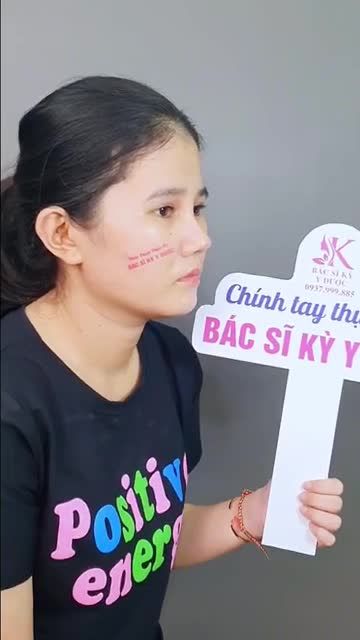 Dáng mũi được thiết kế riêng Mũi được nâng cao và kéo dài ra Đầu mũi cao nhẹ nhàng Sống mũi cong mềm mại