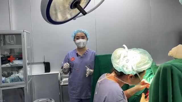 Khách hàng sau khi sinh nở không may bị PHÌ ĐẠI MÔI BÉ, bác sĩ phụ khoa thăm khám cũng khuyên nên đi thu gọn lại cho thẩm mỹ hơn và tăng cường sức khỏe "cô bé", hạn chế mắc các bệnh phụ khoa.