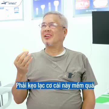 "Làm răng xong đi họp lớp các bạn khen tôi nhìn đẹp trai ra, cẩn thận có thêm bạn gái..."