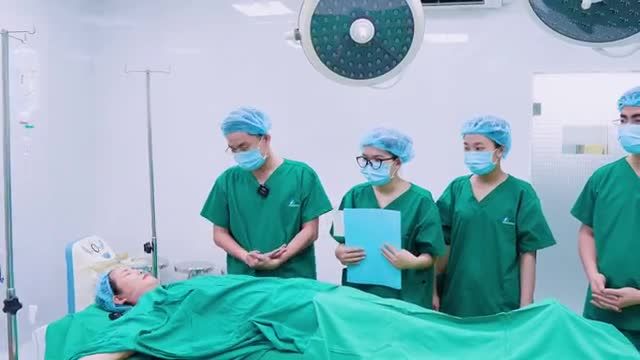 Ekip Bác sĩ Lương Ngọc luôn đồng hành cùng khách hàng trước - trong và sau thực hiện, giúp khách hàng thực hiện dịch vụ một cách an toàn, nhẹ nhàng và êm ái.