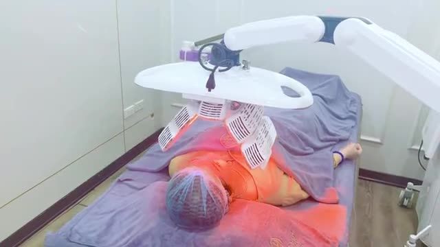 Chị em tới Dr.Hải Lê thẩm mỹ mắt cứ yên tâm đã có Hệ thống quang trị liệu HEALITE - LEDs ( Light Emitting Diodes) giảm sưng đau, bình phục nhanh rút ngắn thời gian bình phục