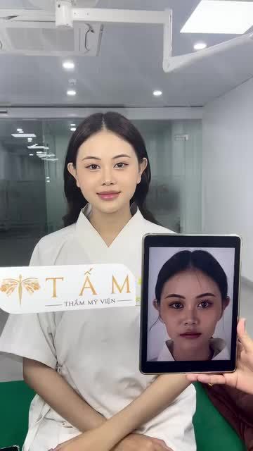 Khách hàng xinh xắn nhưng do vài khuyết điểm nhỏ như má hóp, môi mỏng, lệch khiến nhan sắc bạn chưa được hoàn hảo.