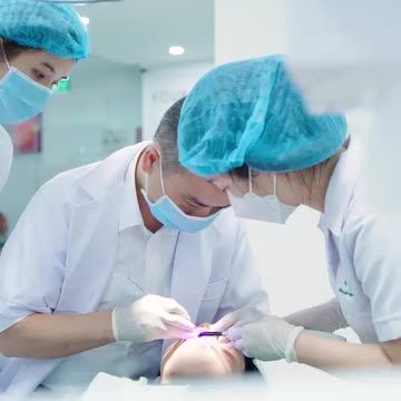 KHOAN CHUYỂN KÊNH VÌ CHỈ 3 GIÂY SAU BẠN SẼ ĐƯỢC CHIÊM NGƯỠNG MỘT SIÊU PHẨM RĂNG SỨ ĐẾN TỪ MỘT VỊ KHÁCH CỦA NHA KHOA GIA ĐÌNH