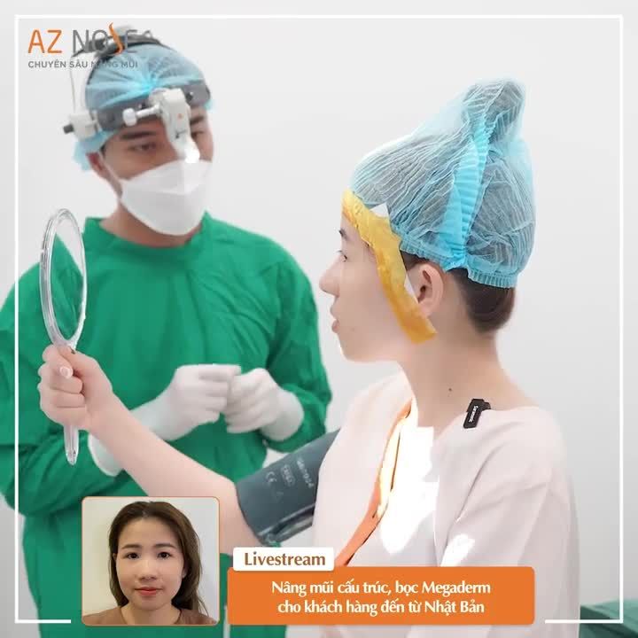 Bác sĩ CKI. Đinh Xuân Sơn Tùng nâng mũi cho khách hàng đến từ Nhật Bản.