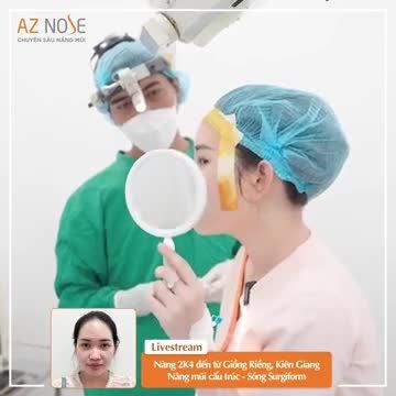 Khách hàng 2K4 đến từ Kiên Giang cùng mẹ xem dáng mũi trước khi đóng vết khâu