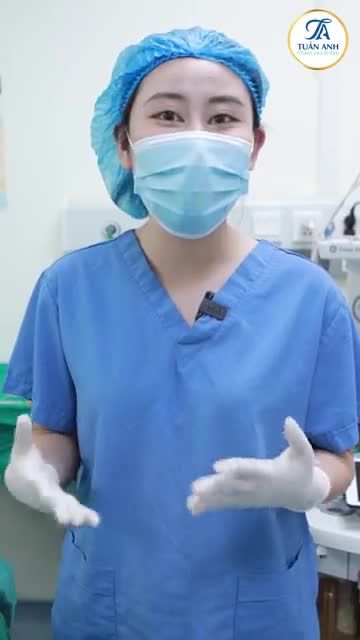 Sau tuổi 30, không chỉ da mặt mà tay của chị em cũng bắt đầu lão hóa dần khiến bàn tay gầy guộc thiếu sức sống.