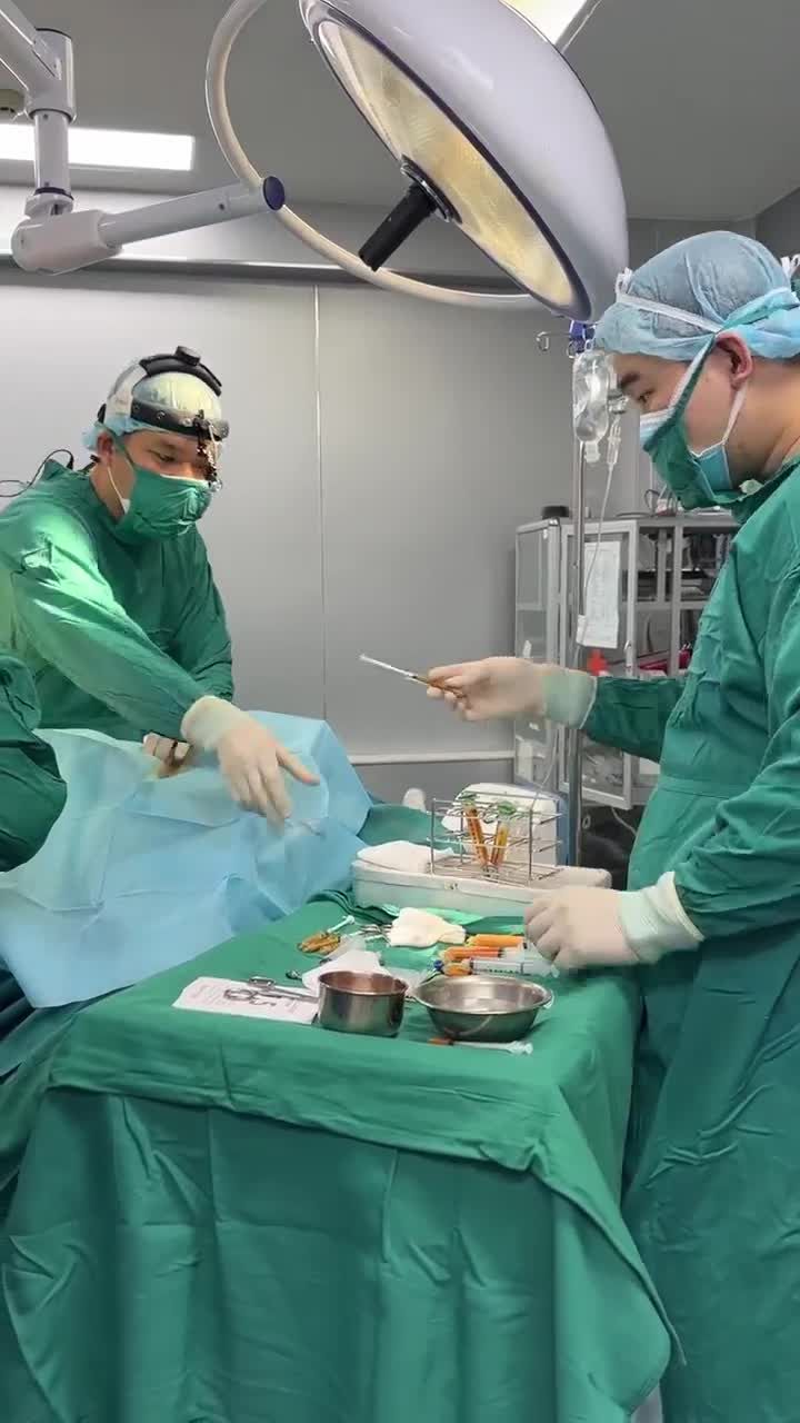 BÁC SĨ LÊ HỮU ĐIỀN TRỰC TIẾP CẤY MỠ VÙNG CỔ