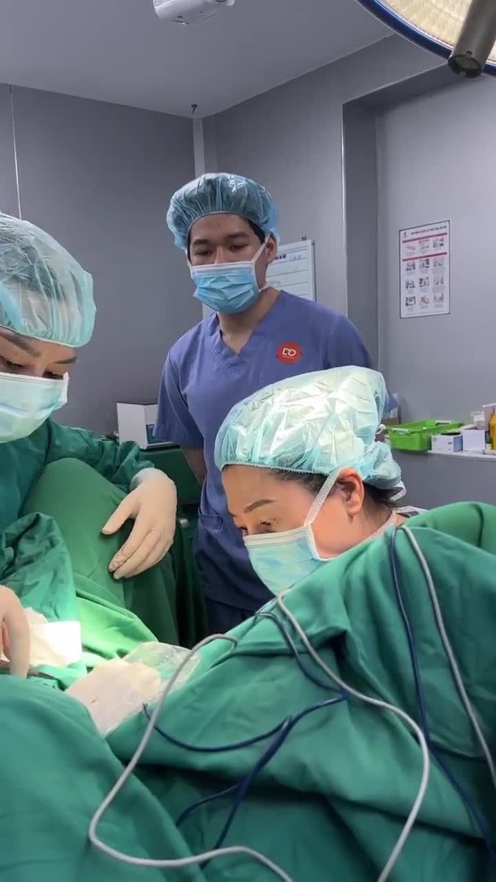 Chị khách hàng sau khi sinh nở "cô bé" bị xuống cấp, xấu hơn và gây ảnh hưởng nhiều tới chuyện "chăn gối".