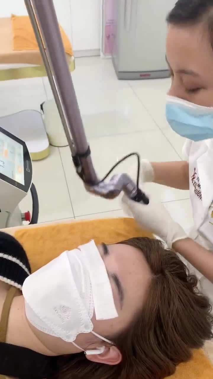 Mày trổ xanh đỏ đến mấy cũng được hút sạch nhờ dàn máy công nghệ cao tại Xuân Hương