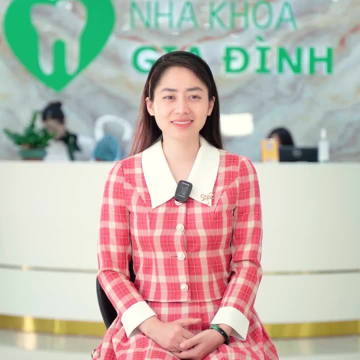 FEEDBACK CỦA CHỊ KHÁCH XINH ĐẸP SAU 1 TUẦN THẨM MỸ RĂNG SỨ TẠI NHA KHOA GIA ĐÌNH