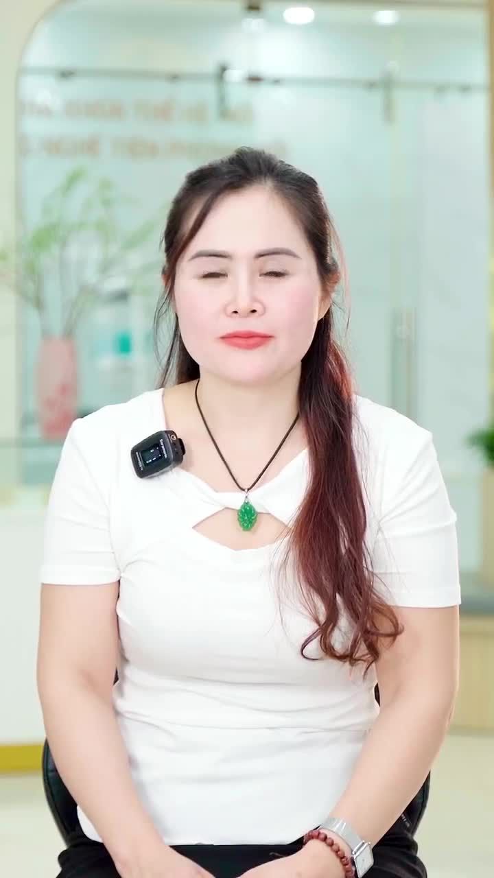 NỮ KHÁCH HÀNG XINH ĐẸP ĐẾN VỚI NHA KHOA GIA ĐÌNH TỪ VĨNH PHÚC
