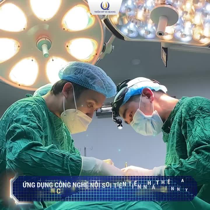 NOEL lung linh - Ngực xinh xuống phố