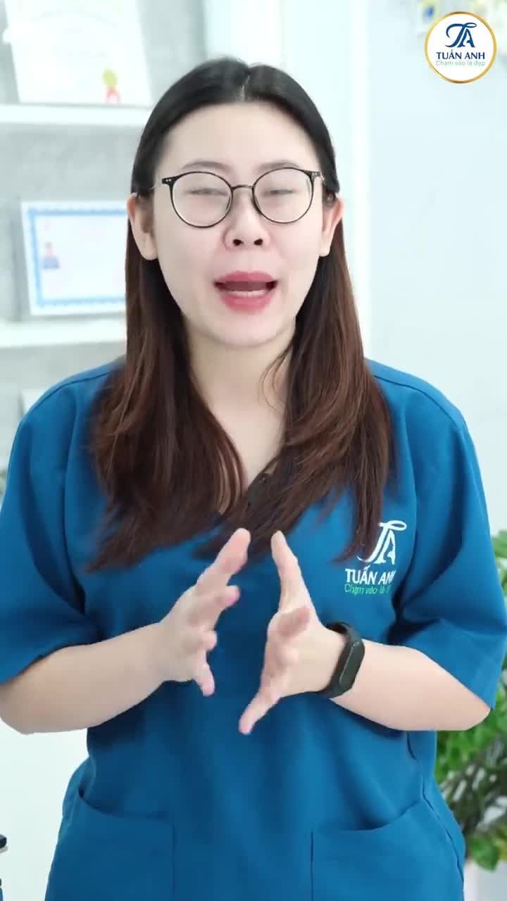 TRẺ RA TỪ 8-10 TUỔI NHỜ PHƯƠNG PHÁP CĂNG DA MẶT PHỨC HỢP 6IN1