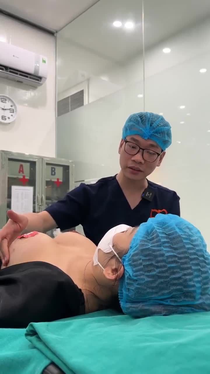 BÁC SĨ THĂM KHÁM KHÁCH HÀNG SAU 1 THÁNG NÂNG V1 TẠI DRD.