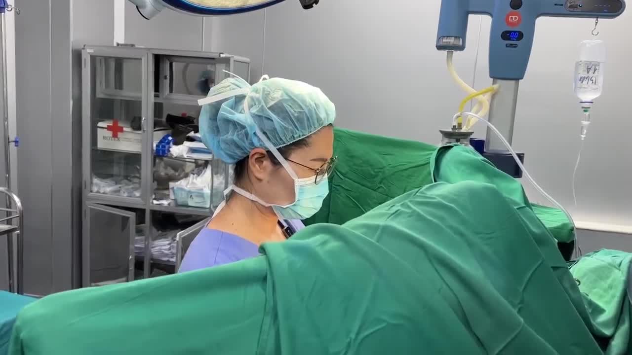 BÁC SĨ HỒNG VÂN LÀM ĐẸP "CÔ BÉ" CHO 3 CHỊ KHÁCH HÀNG TRONG SÁNG NAY!