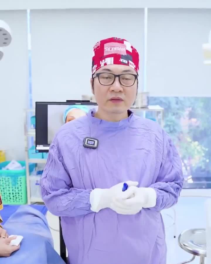 Những giọt nước mắt đã rơi sau khi khách hàng chữa lành được đôi mắt lỗi hỏng tại Dr.Hải Lê