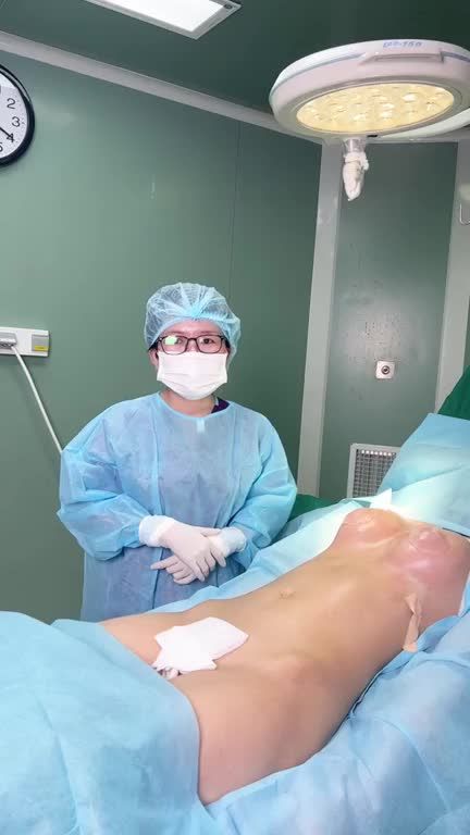 ĐỘT NHẬP phòng mổ JW xem CẬN CẢNH kết quả NÂNG NGỰC + CẮT HÀM