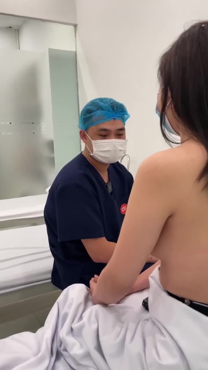 TÁI KHÁM KHÁCH HÀNG SAU NÂNG NGỰC!