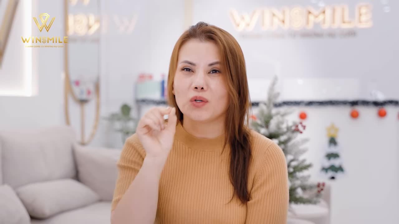 "May mắn của chị là được gặp Uyên, chỉ 1 lỗi rất nhỏ thôi Uyên cũng phải chỉnh lại cho bằng được..."