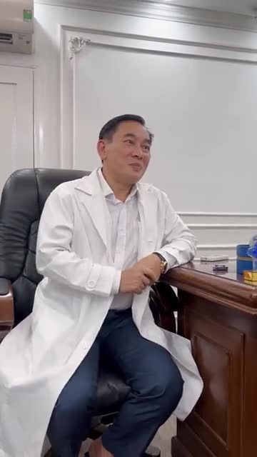 Tư vấn nâng mũi, độn cằm cho khách hàng nam đang niềng răng