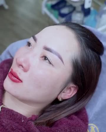 Cuối năm chị em tân trang đón Tết đông vui quá, cùng theo dõi kết quả phun mày vừa thực hiện xong