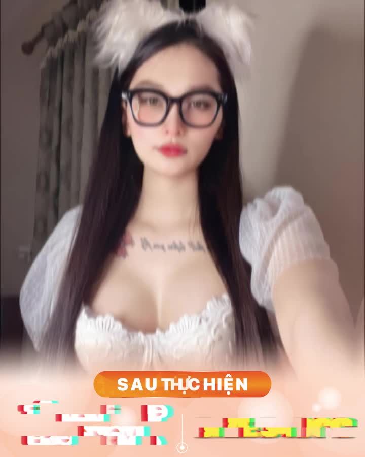 Nhìn lại một vài dáng ngực căng tròn, đẹp tự nhiên và mềm mại như thật trong 1 năm qua.