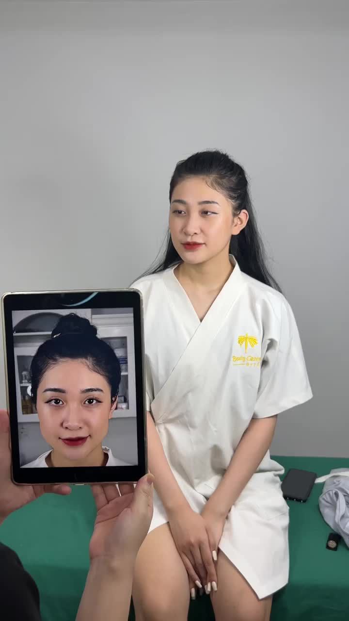 "Em thấy bác sĩ làm rất mát tay. Lúc đầu e cũng nghĩ là đau nhưng khi làm thì không thấy cảm giác đau hay là gì cả. Em rất thích gương mặt hiện tại của mình.."