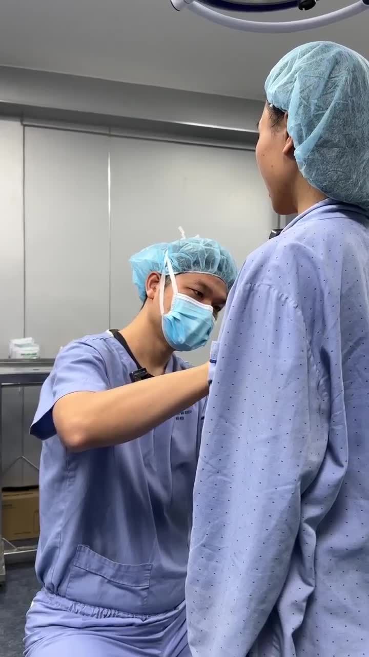 BÁC SĨ ĐIỀN ĐO VẼ THIẾT KẾ V1 CHO KHÁCH HÀNG TRƯỚC KHI VÀO PHẪU THUẬT!