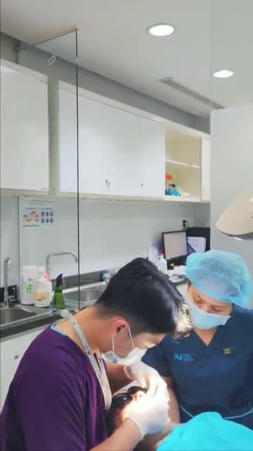 Quá trình làm CẦU RĂNG SỨ cho Nữ Việt kiều U40 MẤT 2 RĂNG CỬA