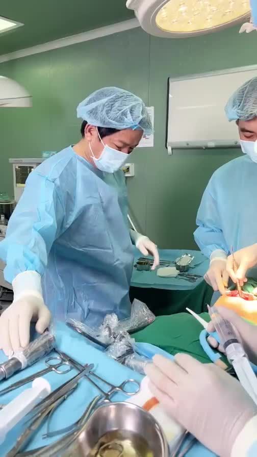 Bác sĩ Tú Dung TRỰC TIẾP Phẫu thuật LEFORT hàm trên + Phẫu thuật BSSO hàm dưới cho Quý ông U50 hàm LỆCH LẠC