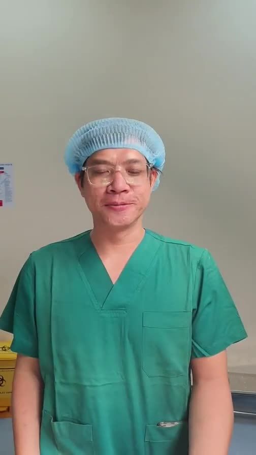 Dáng mũi thấp đều, gần như không có sống mũi khiến chị khách cảm thấy tự ti.
