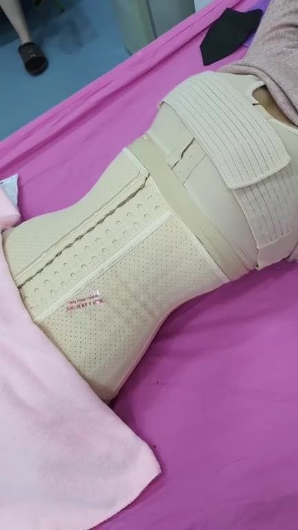 Sau sinh, bụng mỡ nhăn nheo, vòng 1 chảy xệ, teo lép.