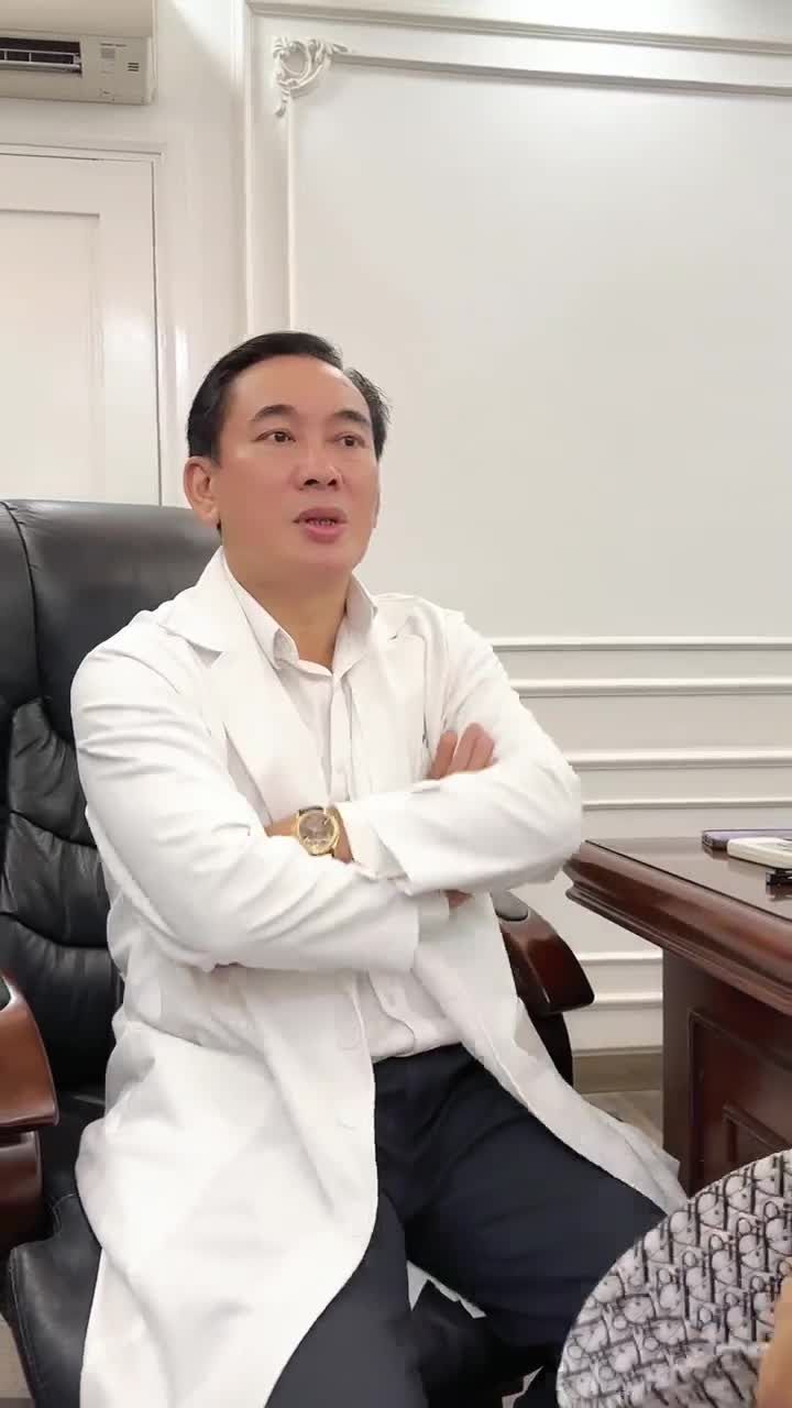 Khách hàng từng làm mũi sụn nhân tạo được 8 năm, mũi thô, mong muốn sửa lại mũi.