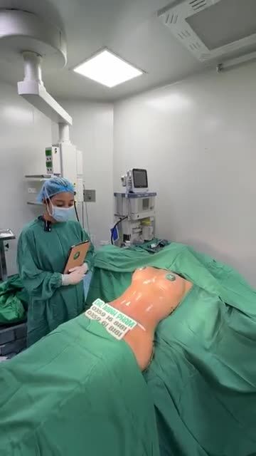 Chị khách hàng Việt kiều đã lựa chọn Dr. Minh Phạm để tân trang nhan sắc.