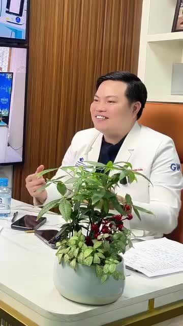 bác sĩ từ chối đặt size quá to cho khách