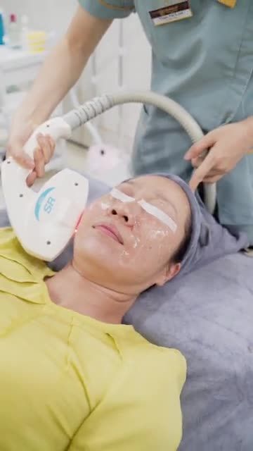 1 buổi hết tàn nhang, da đẹp "không tì vết" với Công nghệ Spectra-Elos tại Dr.Hải Lê!