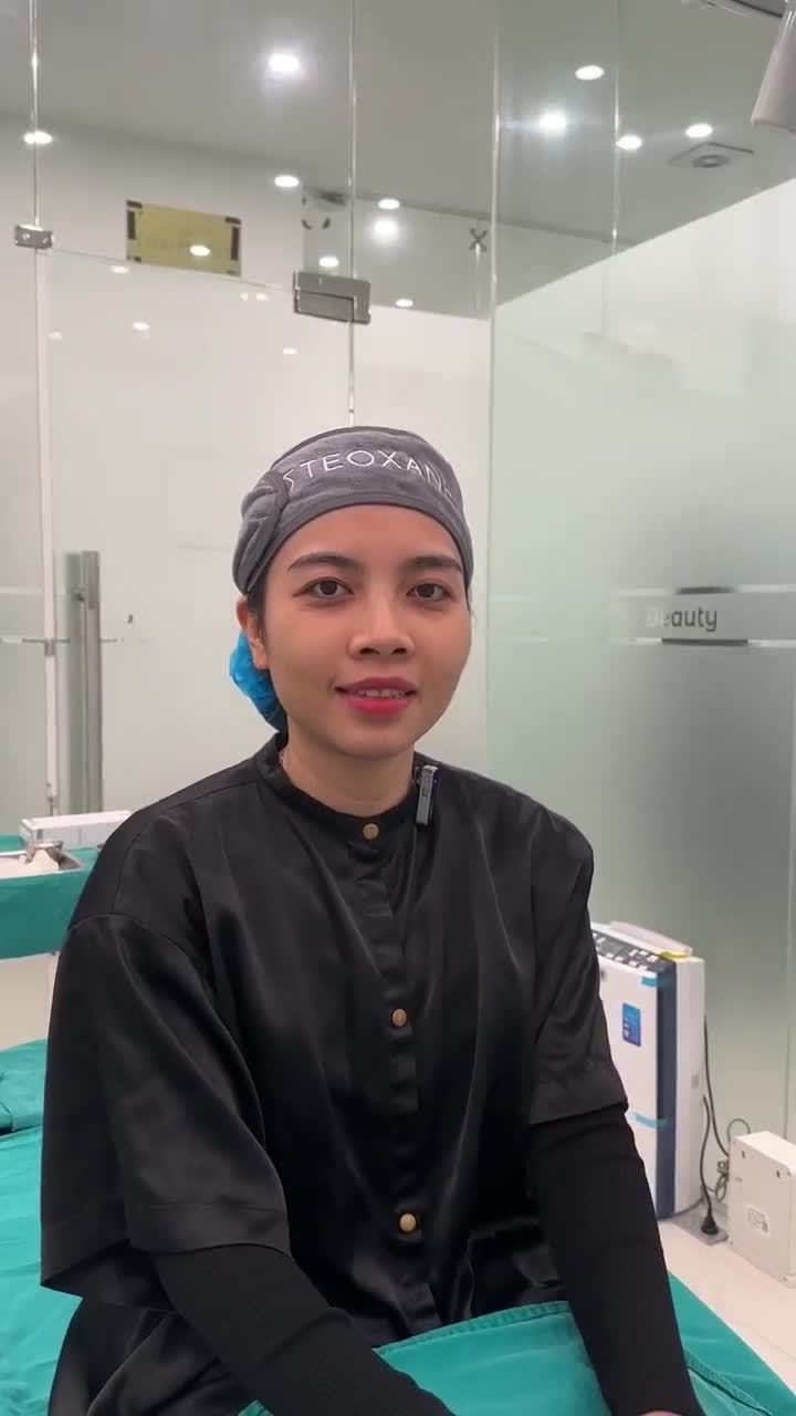 KHÁCH HÀNG CHUẨN BỊ TIÊM LÀM ĐẦY RÃNH LỆ VÀ HỖ TRỢ XÓA THÂM.