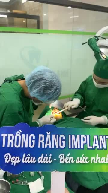 Cận cảnh cấy ghép chân răng nhân tạo implant phục hình vị trí mất răng số 6 hàm trên bên phải cho chị khách hàng đến từ TP Sông Công