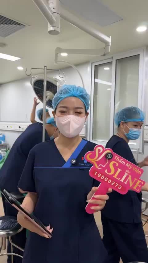 CHỊ EM ĐÃ SẴN SÀNG CÙNG SLINE CHƯA???  Ngày làm việc bắt đầu từ 7h của ekip Sline, hứa hẹn sẽ rất nhiều “siêu phẩm” chị em đón chờ nhé!