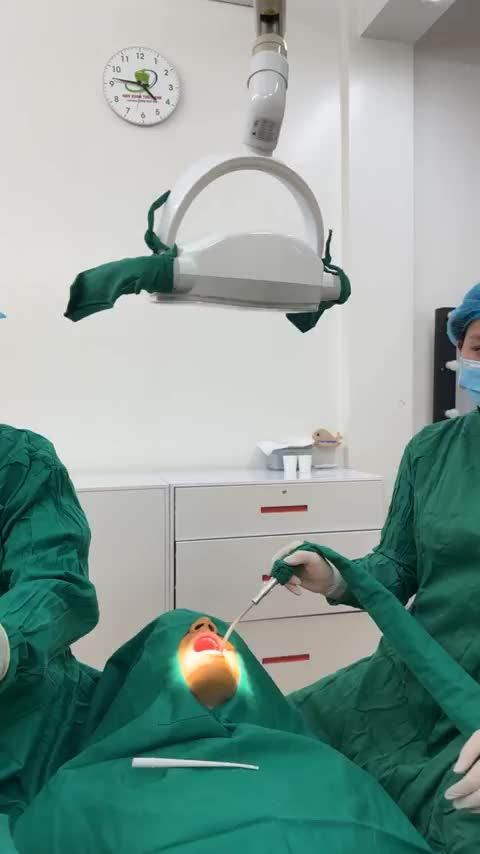 Cận cảnh quá trình cấy trụ implant răng 36 cho anh khách hàng tại Nha khoa Thuỳ Anh.