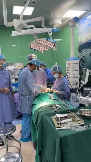 Ca phẫu thuật hàm mặt thứ 2 trong ngày, phẫu thuật di chứng khe hở môi vòm cho bệnh nhân 13 tuổi.