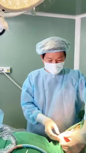 KHẨN: Bác sĩ Tú Dung trực tiếp CẮT ĐẨY LÙI 2 HÀM cho Nữ sinh GenZ