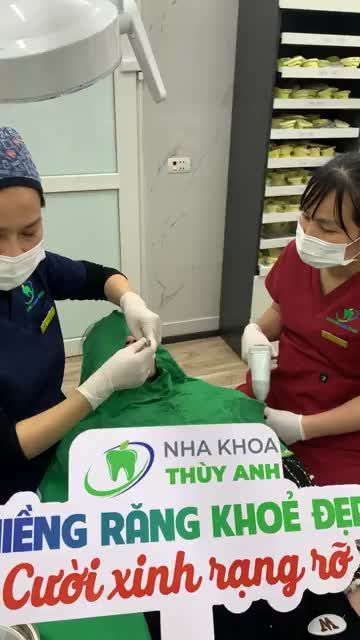 Cận cảnh ca gắn mắc cài niềng răng khắc phục tình trạng hô, cười hở lợi cho bạn Sáng.