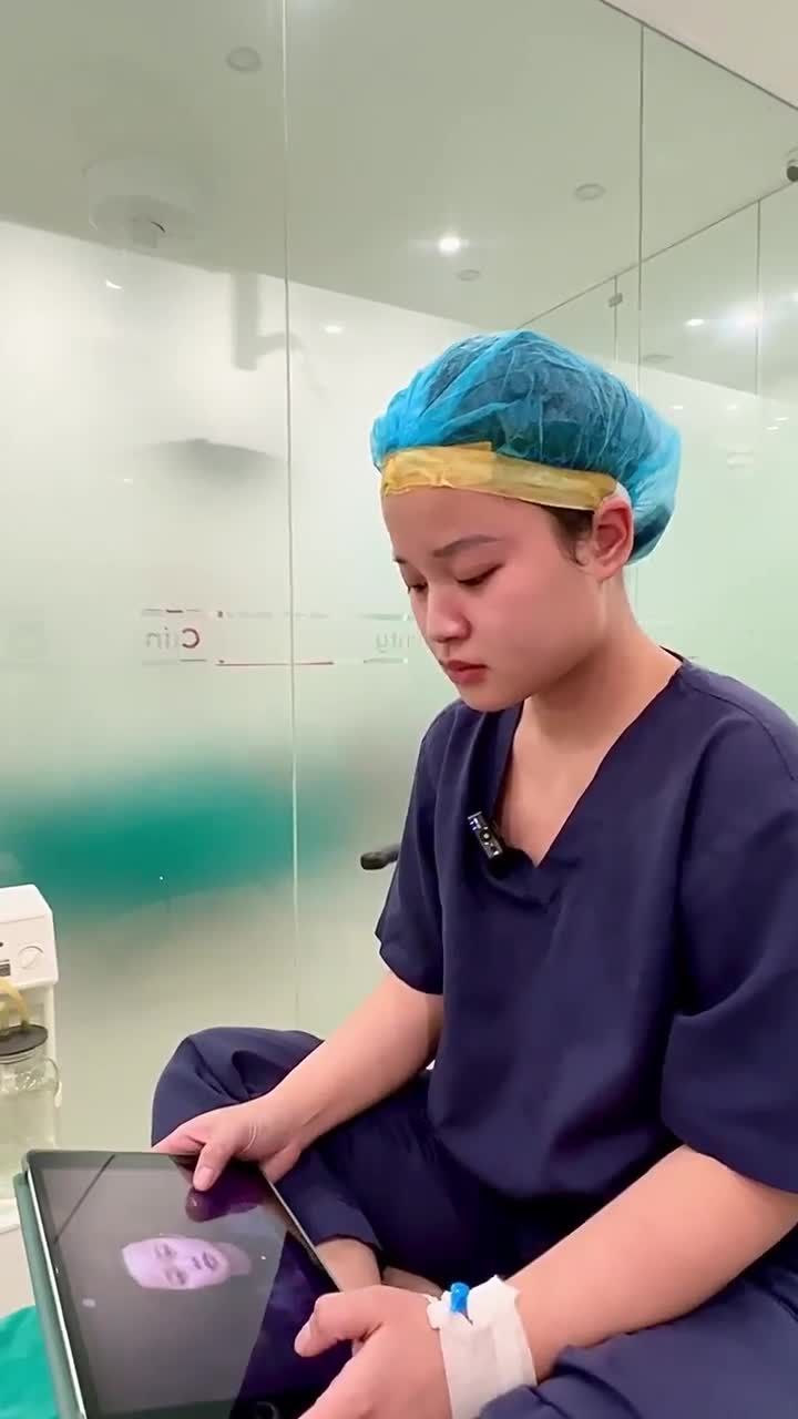 KHÁCH HÀNG THỰC HIỆN NÂNG MŨI SLINE SURGIFORM TẠI DRD XONG RẤT HÀI LÒNG.