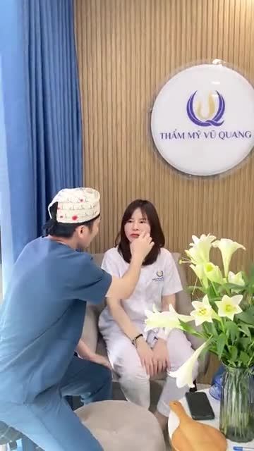 Tư vấn căng da mặt cho khách hàng đặc biệt tại Thẩm Mỹ Vũ Quang