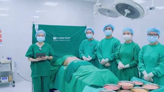 Vòng eo thon gọn thắt đáy, Bụng phẳng lì, da ôm sát vào cơ