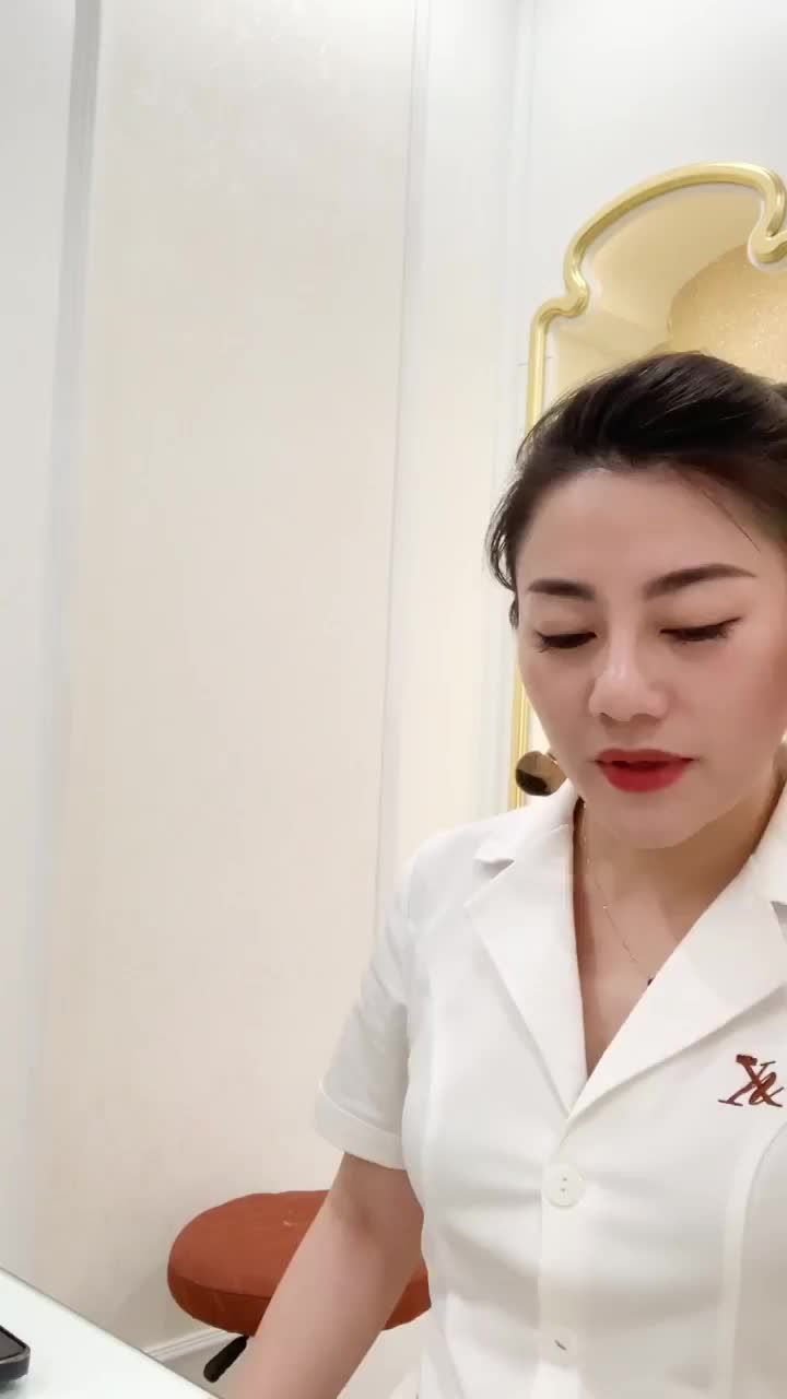 Tư vấn hút nhạt mày cho chị khách hàng