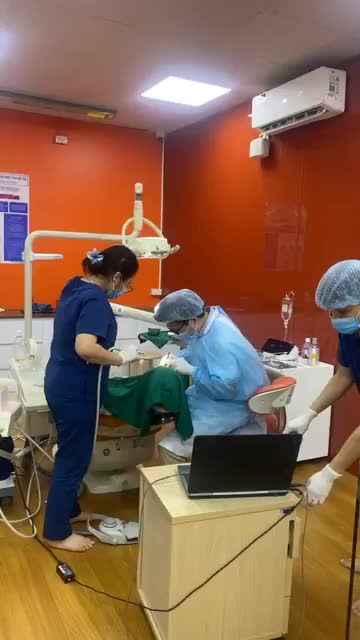 Cấy chân răng nhân tạo IMPLANT 2 răng số R37 R46 cho khách hàng Nguyễn Xuân Sanh 65 tuổi tại Nha Khoa Vân Anh